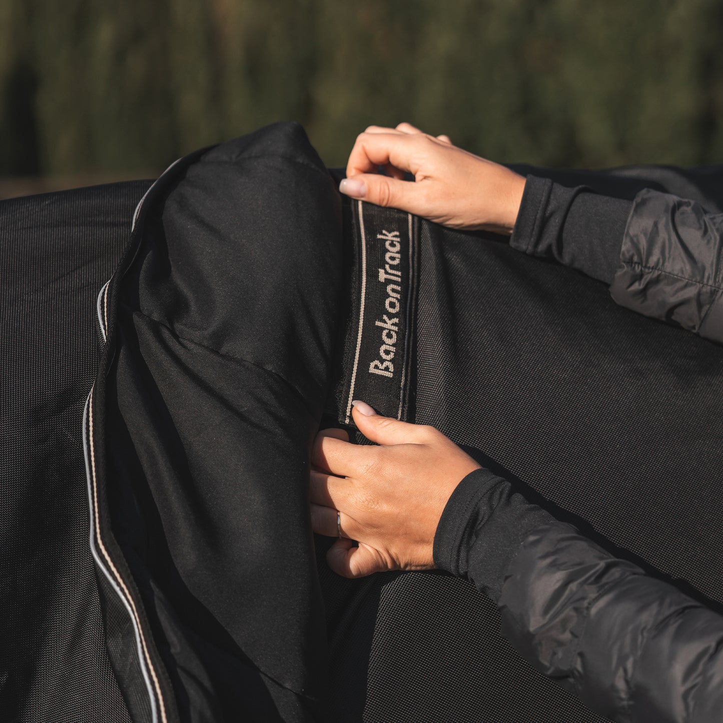 Obsidian outdoor blanket 300gr Back on Track®