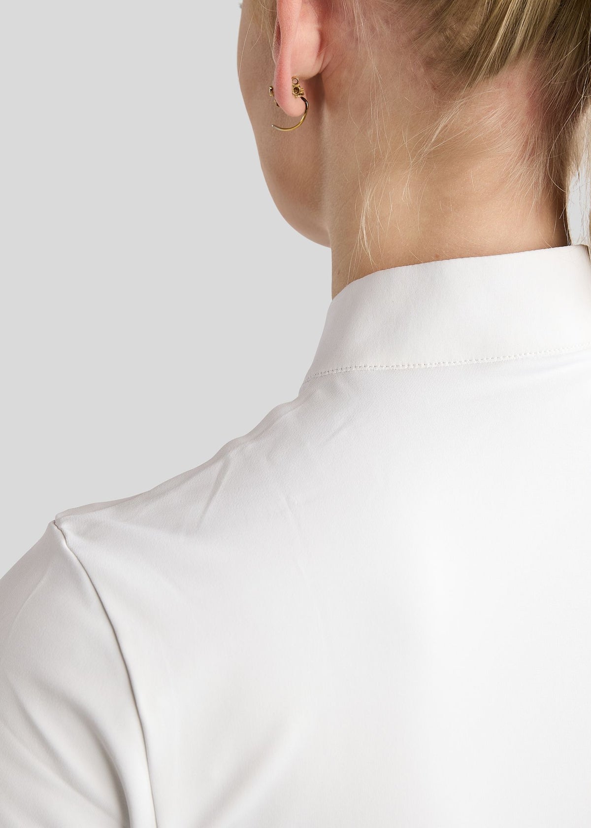 MoMaddy polo concurso manga corta con detalles Gun Metal - Blanco