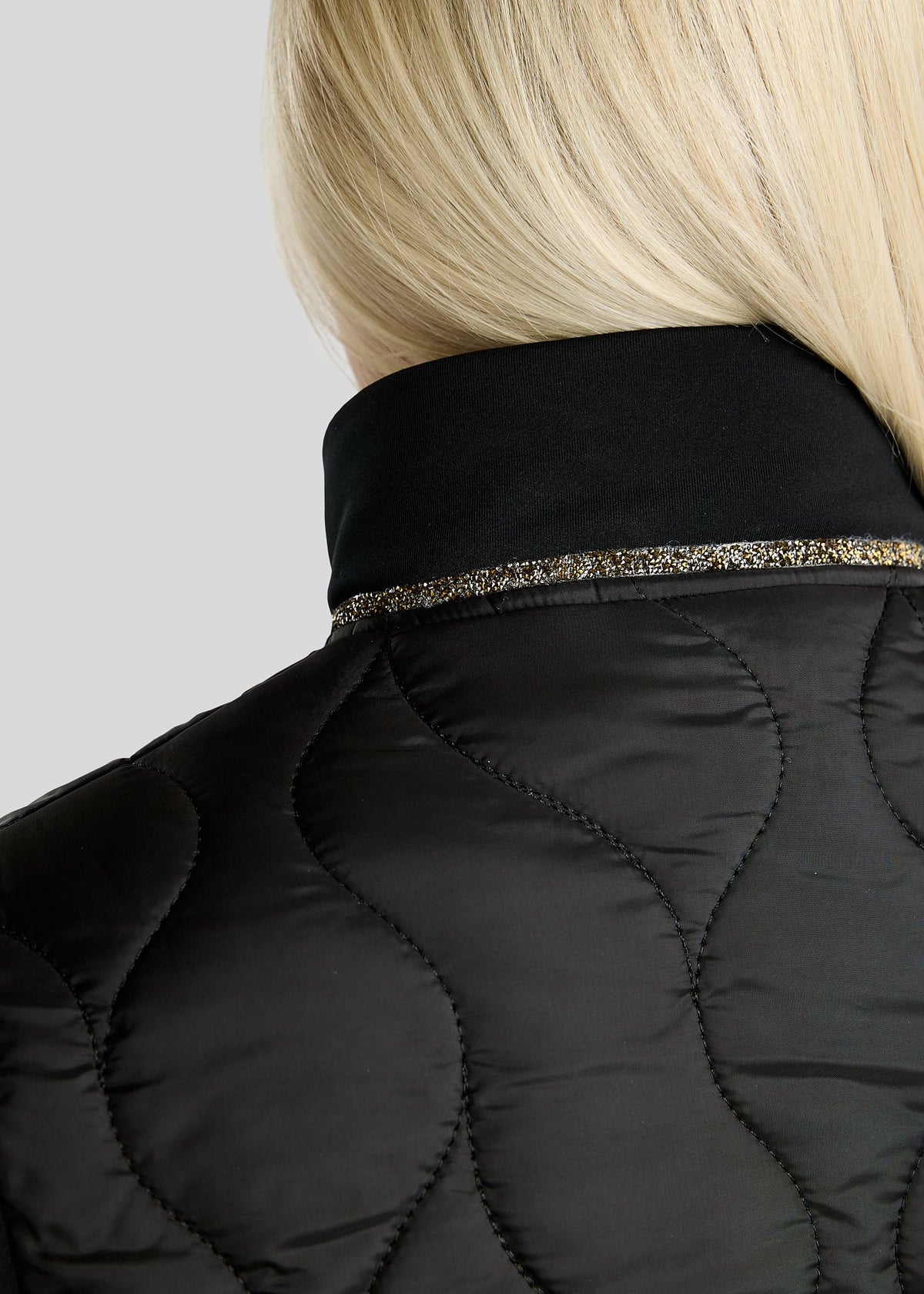 MoVeronica Chaqueta Híbrida Larga Montar con detalles Golden Quartz Crystal - Negro