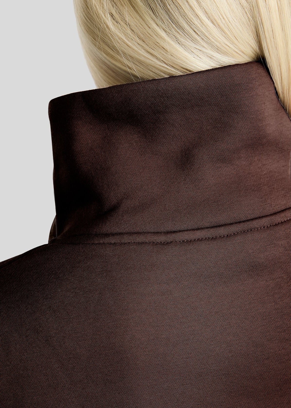 MoNaja Sudadera Montar con Cuello Alto y Cristales Golden Quartz - Black Peony