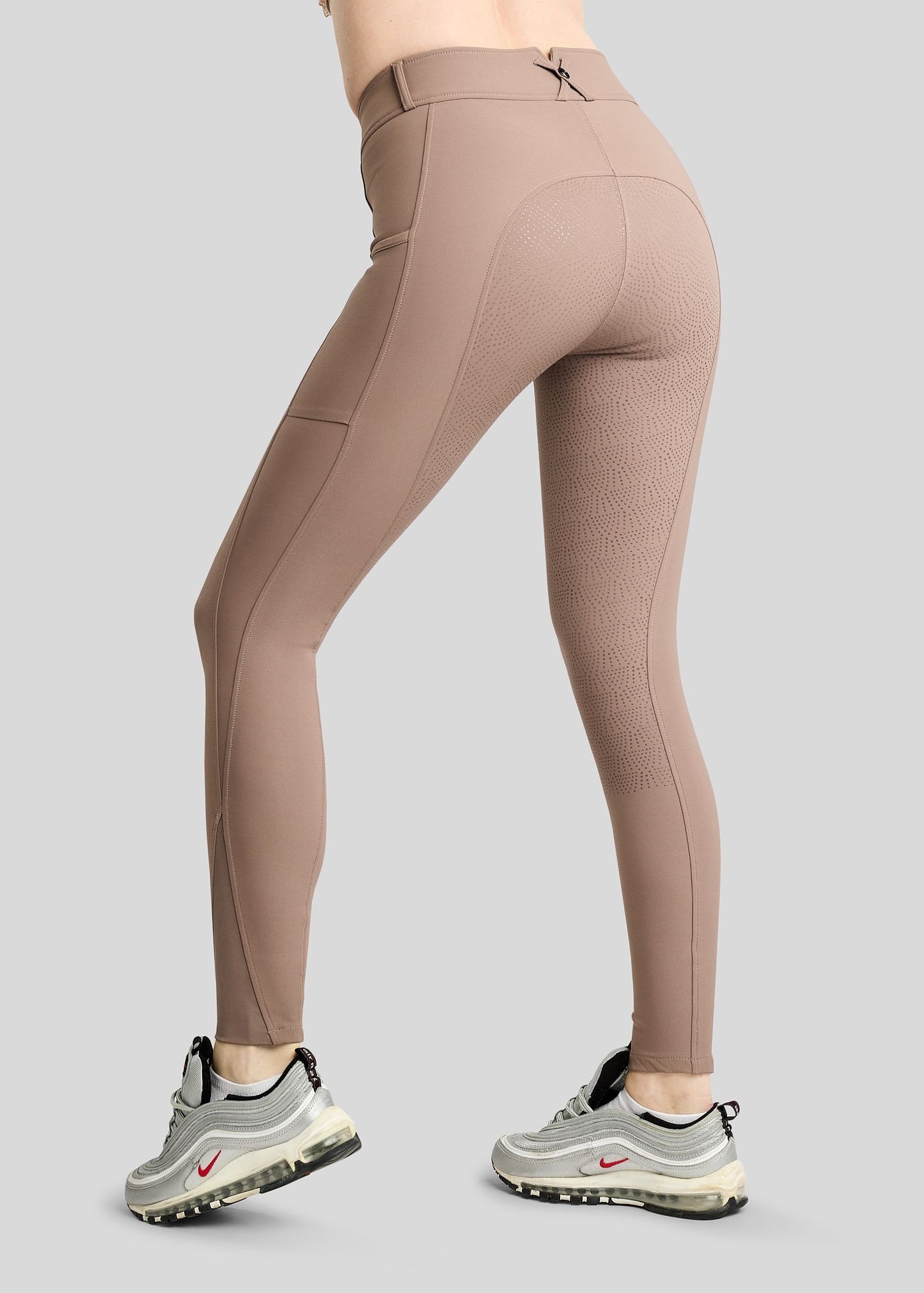 Megan pantalon con bolsillo movil F/G - Nougat Brown