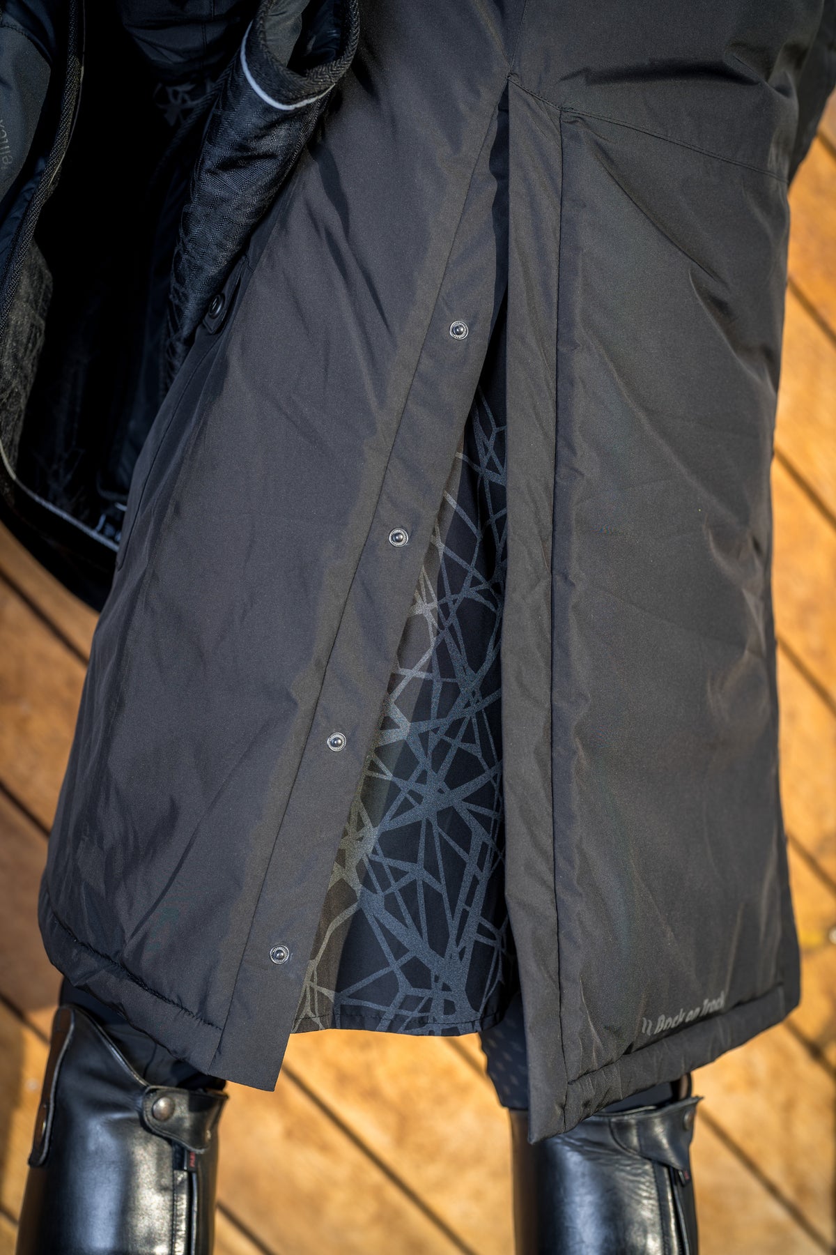 OUTTRAKK Abrigo Reflectante Mujer Welltex® - Back on Track