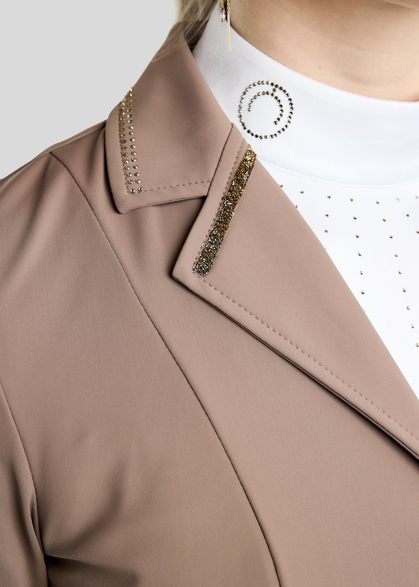 MoEve Softshell Americana de Concurso detalles Golden Quartz - Nougat Brown
