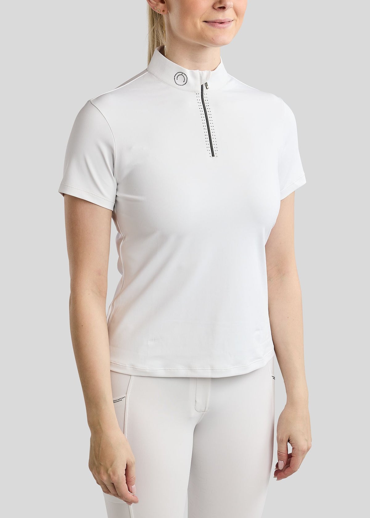 MoMaddy polo concurso manga corta con detalles Gun Metal - Blanco