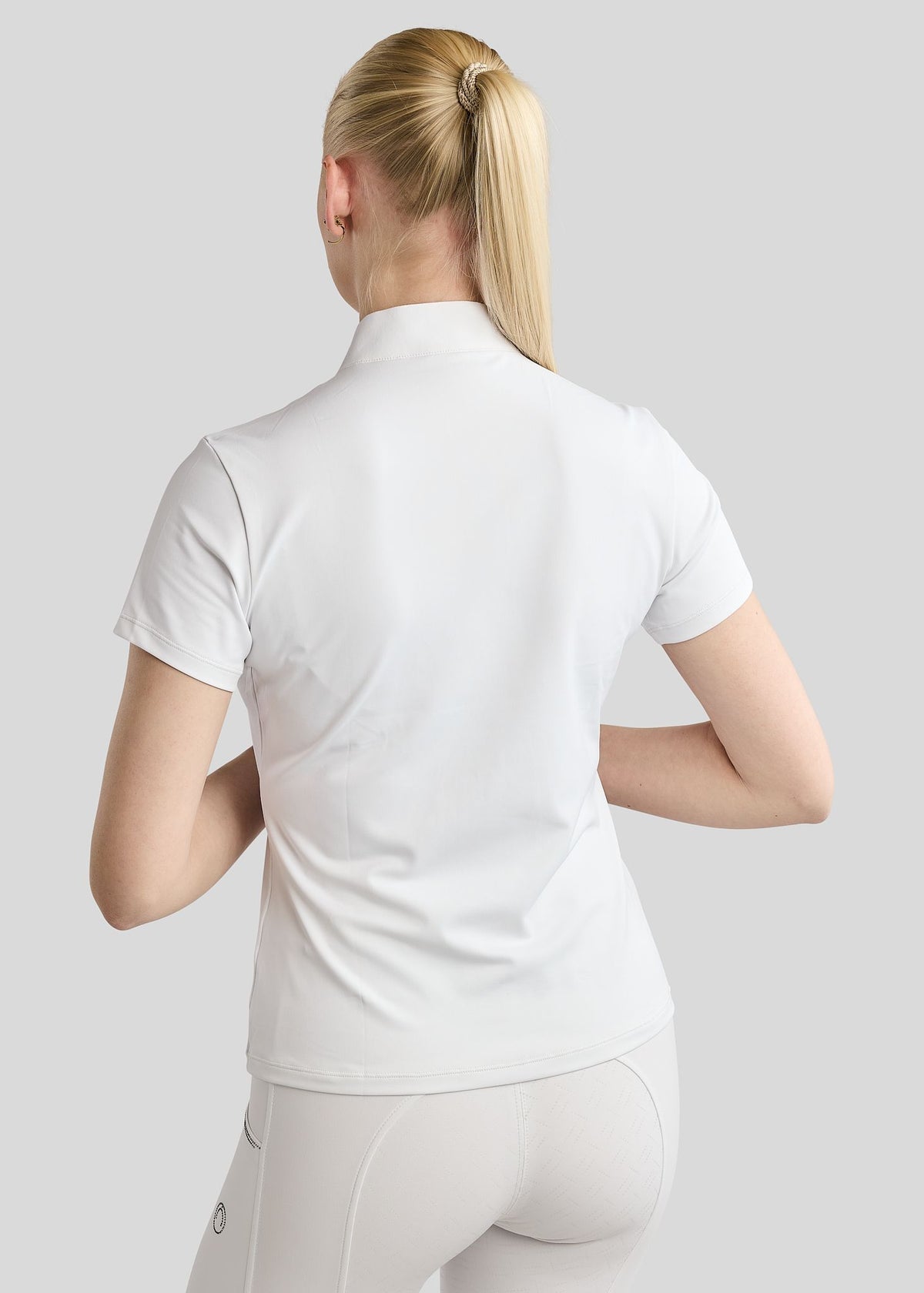 MoMaddy polo concurso manga corta con detalles Gun Metal - Blanco