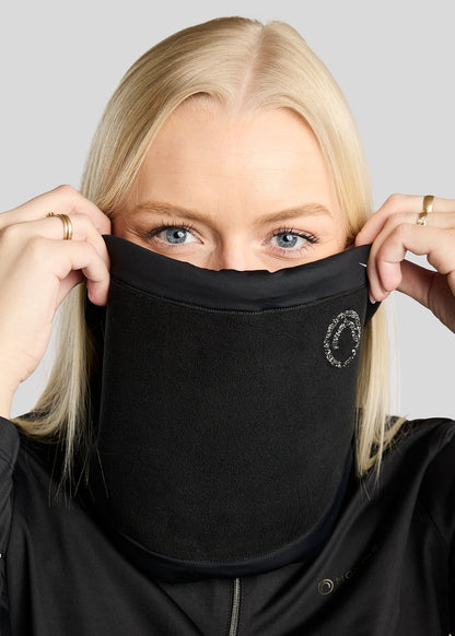 MoEllie Cuello Polar con logo en Gun Metal - Negro