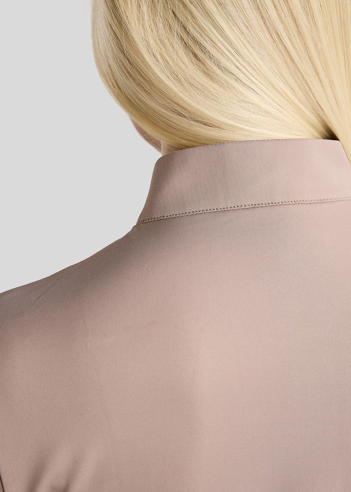 MoMegan polo manga larga con logo en Gun Metal - Rose Grey