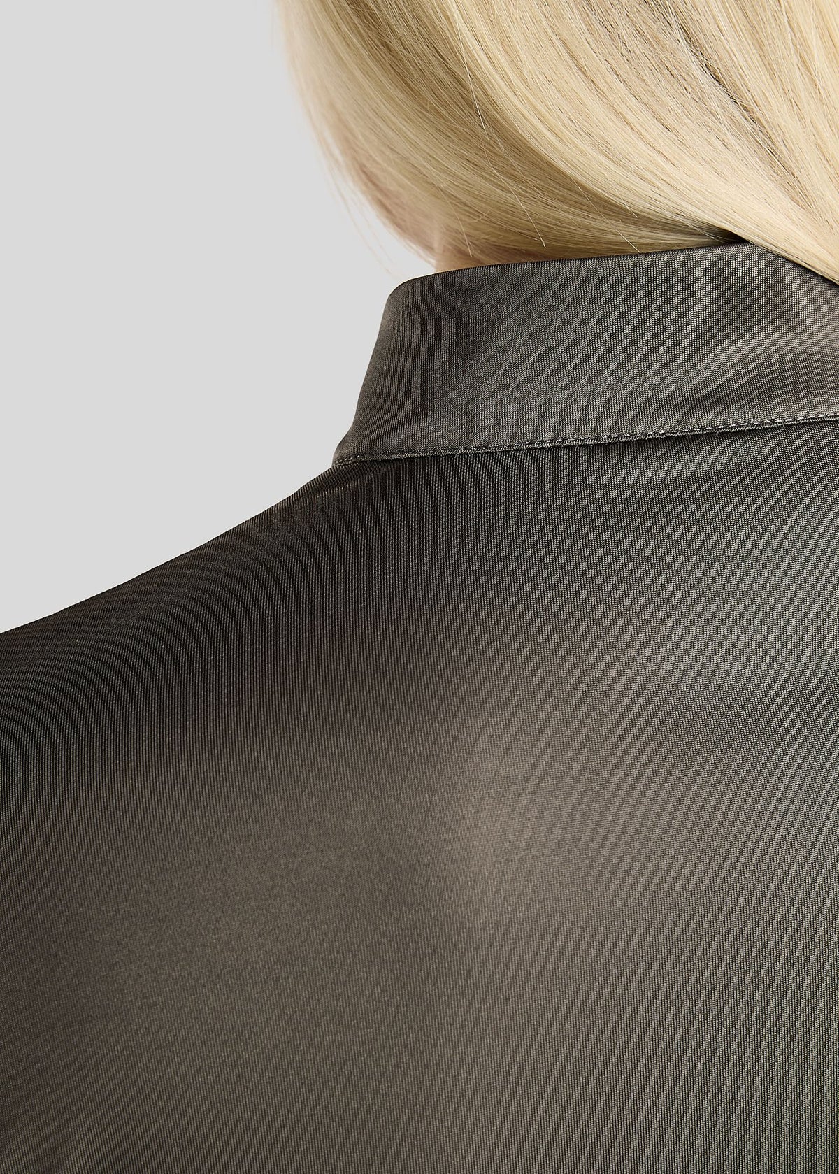 MoMegan polo manga larga con logo en Gun Metal - Gris