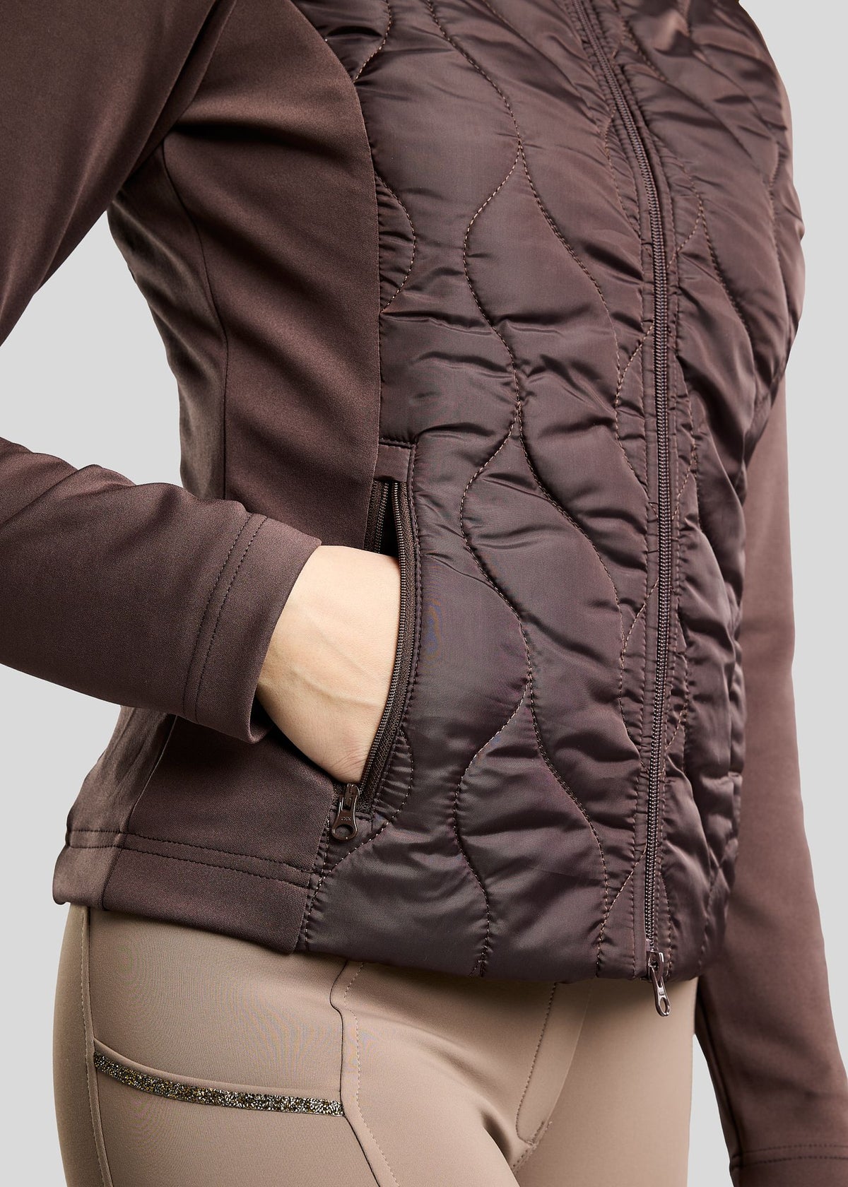 MoVeronica Chaqueta Híbrida Montar con detalles Golden Quartz - Black Peony