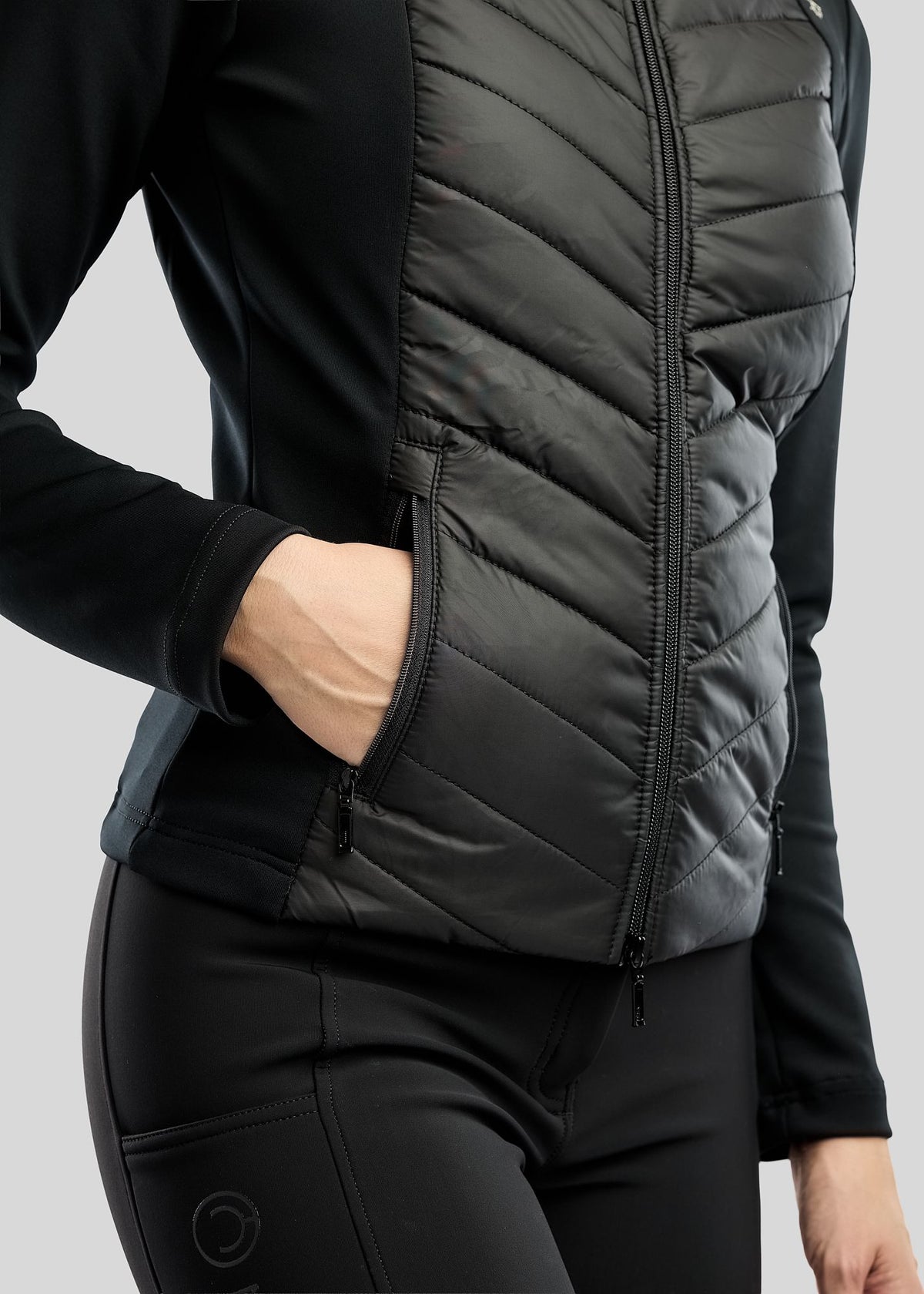 MoEverline Chaqueta Híbrida Montar con Capucha Desmontable y detalles Golden Quartz - Negro