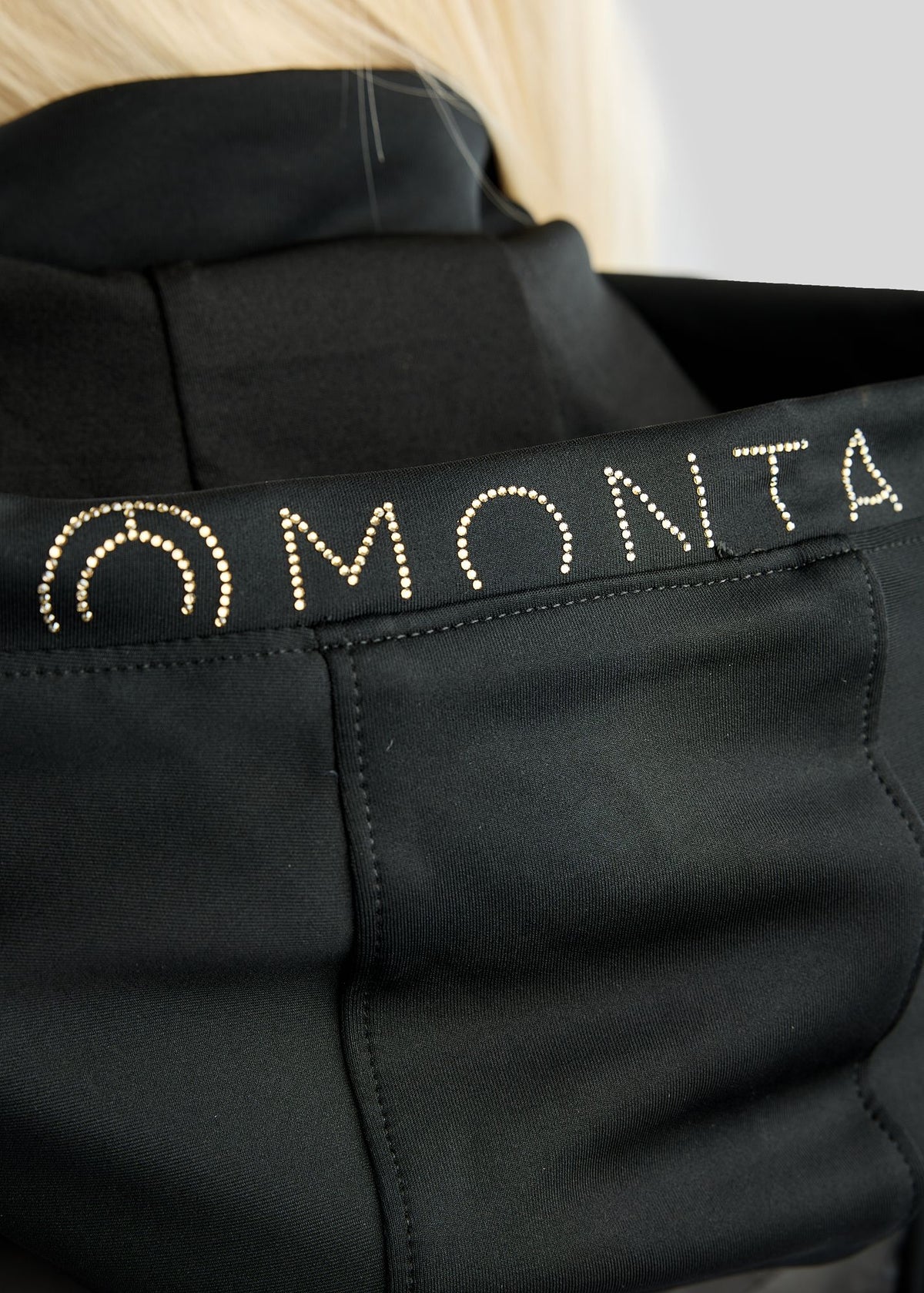 MoEverline Chaqueta Híbrida Montar con Capucha Desmontable y detalles Golden Quartz - Negro