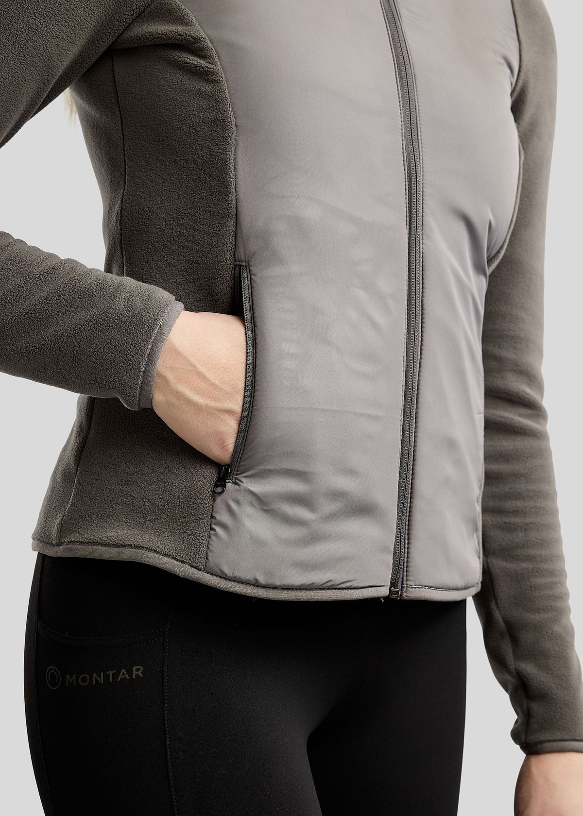MoEllie Chaqueta Polar con detalles Gun Metal - Gris